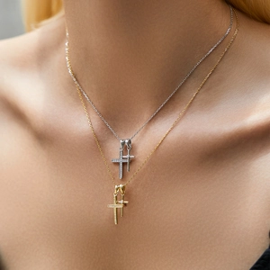 Collier en argent 925 avec double croix sertie de zircons en versions doré et argent