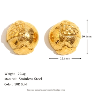 Detail of square 18K gold plated stainless steel earring with hammered texture and dimensions