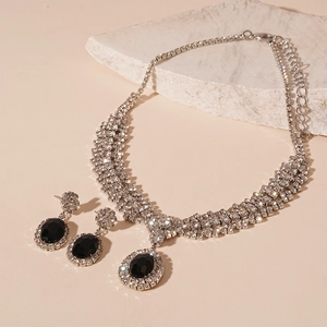 Parure élégante 2 pièces argentée avec collier pendentif zircon noir et boucles
