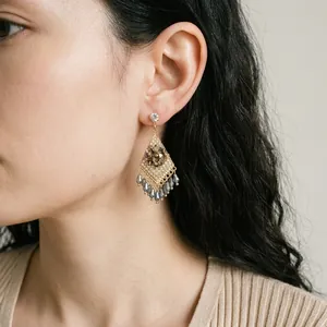 Luxurious diamond rhombus crystal tassel earrings with gold hollow frame and pearls