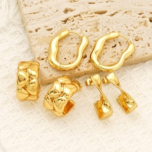 Stainless Steel Irregular Geometric Earrings 18K Gold Plated Twisted Heart Hoop Minimalist Fashion Jewelry For Women