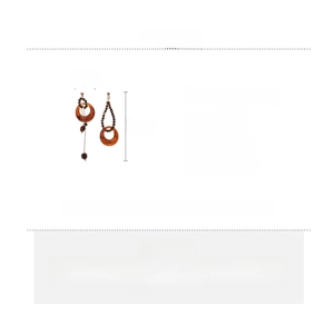 Détail de boucles d'oreilles asymétriques en résine et œil de tigre, 7,5x2,5 cm