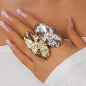 Exaggerated Oval Alloy Ring With Imitation Artificial Pearl Spiral Ripple Texture Geometric French Vintage Artistic Accessory For Women