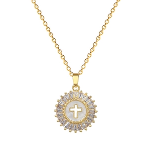 Elegante collana in titanio dorato con ciondolo a croce rotonda con cristalli per donna