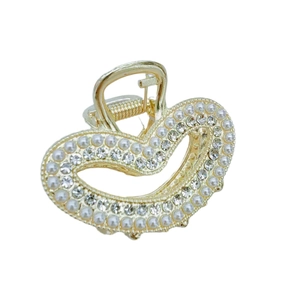 Elegante molletta per capelli a cuore dorata con perle e strass su sfondo bianco