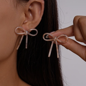 Elegant bow-shaped acetate stud earrings with pink marble texture for women's fashion