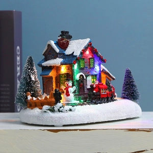 Maison de village de Noël à LED avec bonhomme de neige et train du Père Noël