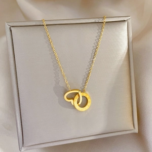 Collana minimalista in acciaio al titanio con cuore e cerchio di numeri romani oro