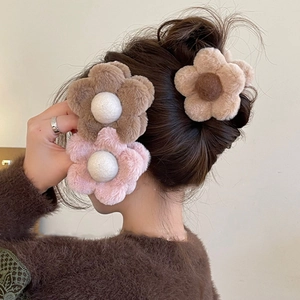 Cute plush daisy hair claws in brown, pink, and beige for women autumn hairstyle