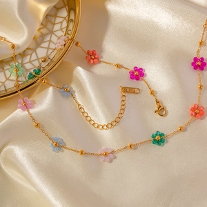 Bracelet en acier inoxydable plaqué or 18 carats avec fleurs en cristal colorées