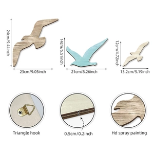 Set di tre gabbiani in legno per decorazione murale in tonalità blu e legno naturale