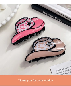 Dettaglio di fermagli per capelli a cappello da cowboy rosa e beige con stelle