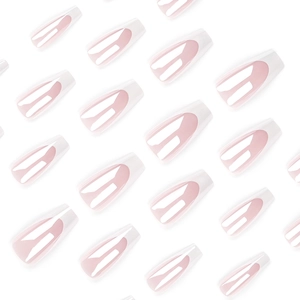 Faux ongles French manucure blancs forme cercueil long avec base rose brillante
