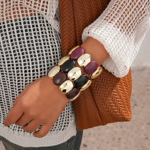 Bracelets extensibles chic en acrylique avec perles ovales dorées et violettes