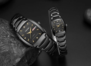 DEDIMA tonneau quartz horloges op rotsachtergrond met gouden wijzers en datumweergave