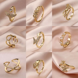 Anelli minimalisti in oro con zircone bianco e disegni di farfalla, foglia e cuore
