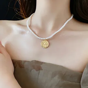Collier de perles plaqué or bohème avec pendentif pièce oeil en zircon coloré