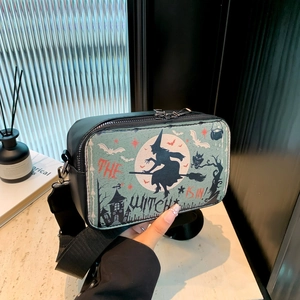 Sac bandoulière Halloween avec imprimé sorcière et château et large bandoulière