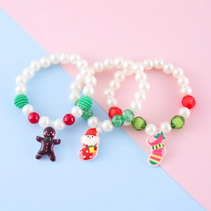 Dreiteiliges Kinder-Weihnachtsperlenarmband mit Perlen und festlichen Weihnachtsanhängern
