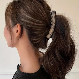 Detail shot of a 13cm leopard print banana clip holding a ponytail on a model