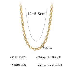 Gros plan sur la chaîne en acier inoxydable plaqué or 18K PVD de 6,6 mm
