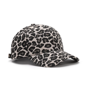 Casquette de baseball léopard pour femme avec visière courbée et sangle réglable