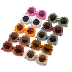 Fashionable flower shaped kids sunglasses in various colors with UV protection PC lenses