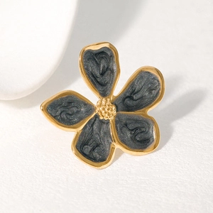 Bague vintage en acier inoxydable doré avec pétales de fleurs en émail gris foncé