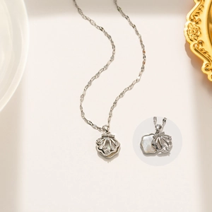 Double layer shell necklace in silver stainless steel with white shell and zircon