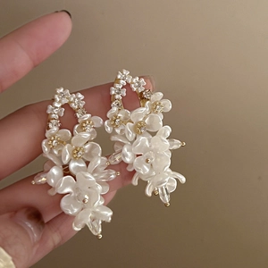 Elegant white floral shell earrings with crystal rhinestones in a long tassel design
