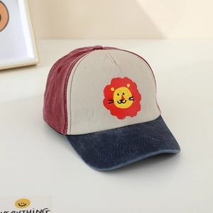 Kids vintage cotton baseball cap with cartoon lion print and contrast color design