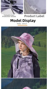 Dettaglio di cappello da sole in 100% nylon con protezione nuca e motivo mimetico