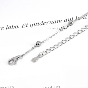 Macro di collana in argento S925 con sfere, chiusura a moschettone e catena di estensione