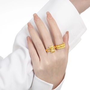 Elegant gold bow and textured ring set in S925 sterling silver for women