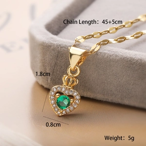 Collier avec pendentif cœur couronne doré 18 carats zircon vert et dimensions incluses