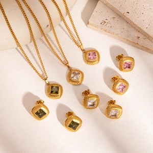 Vintage vergoldetes Schmuckset aus Edelstahl mit quadratischen Zirkonia Anhängern in drei Farben