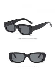 Détail des lunettes de soleil carrées noires pour enfants avec monture épaisse