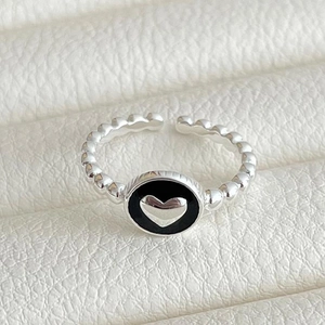 Minimalist S925 sterling silver heart ring with black enamel on beaded band