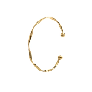 Bracciale rigido Mobius dorato minimalista con estremità sferiche su sfondo bianco