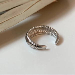 Minimalist 925 sterling silver croissant ring with a twisted ribbed pattern on white background