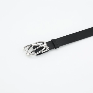 Minimalist black leather belt for jeans with a polished silver D-shape metal buckle