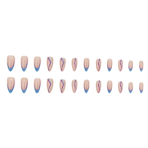 Uñas postizas de almendra rosa nude con puntas francesas azules y ondas de brillo plata