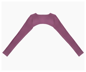 Détail du haussement d'épaules de sport violet foncé à manches longues en tissu élastique