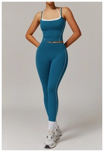 Vue détaillée du pantalon de yoga taille haute bleu sarcelle avec bandes blanches latérales
