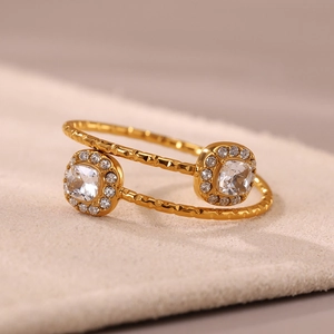 Bague ouverte en acier inoxydable doré 18 carats avec zircon carré et anneau texturé gravé