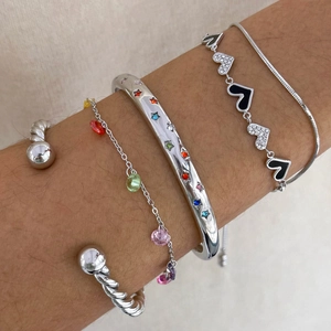 Adjustable stainless steel bracelet set with colorful star charms and heart link designs