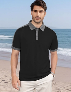 Détail d'un polo pour homme avec col et poignets gris sur une scène de plage