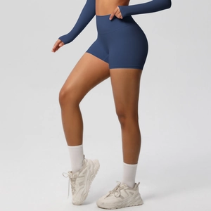 Detail of high-waist yoga shorts in navy blue with elastic quick-dry performance fabric