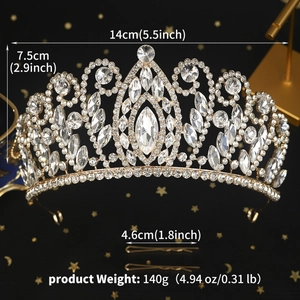 Gedetailleerde afmetingen van de luxe gouden kristallen tiara op zwarte achtergrond