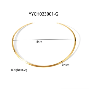 Minimalistischer goldener Titanstahl Halsreif Choker mit 13cm Durchmesser für Damen